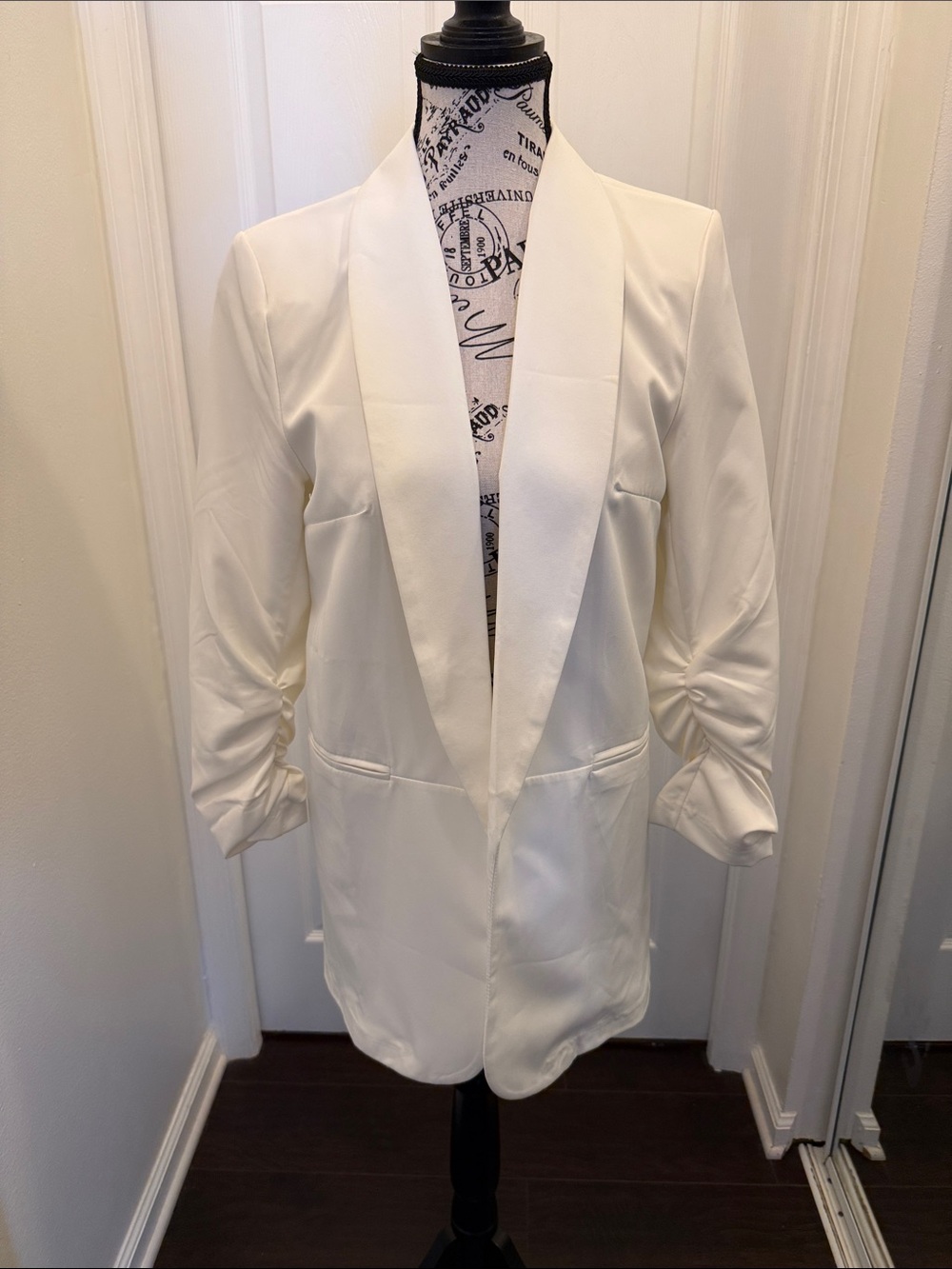 Boohoo White Open-Front Ruched-Sleeve Blazer